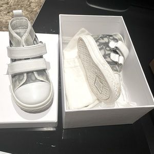 Dior sneaker original from Dior store too small for my son he only worn it twice